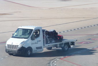 Groundforce equipment in Madrid airport by José Masot